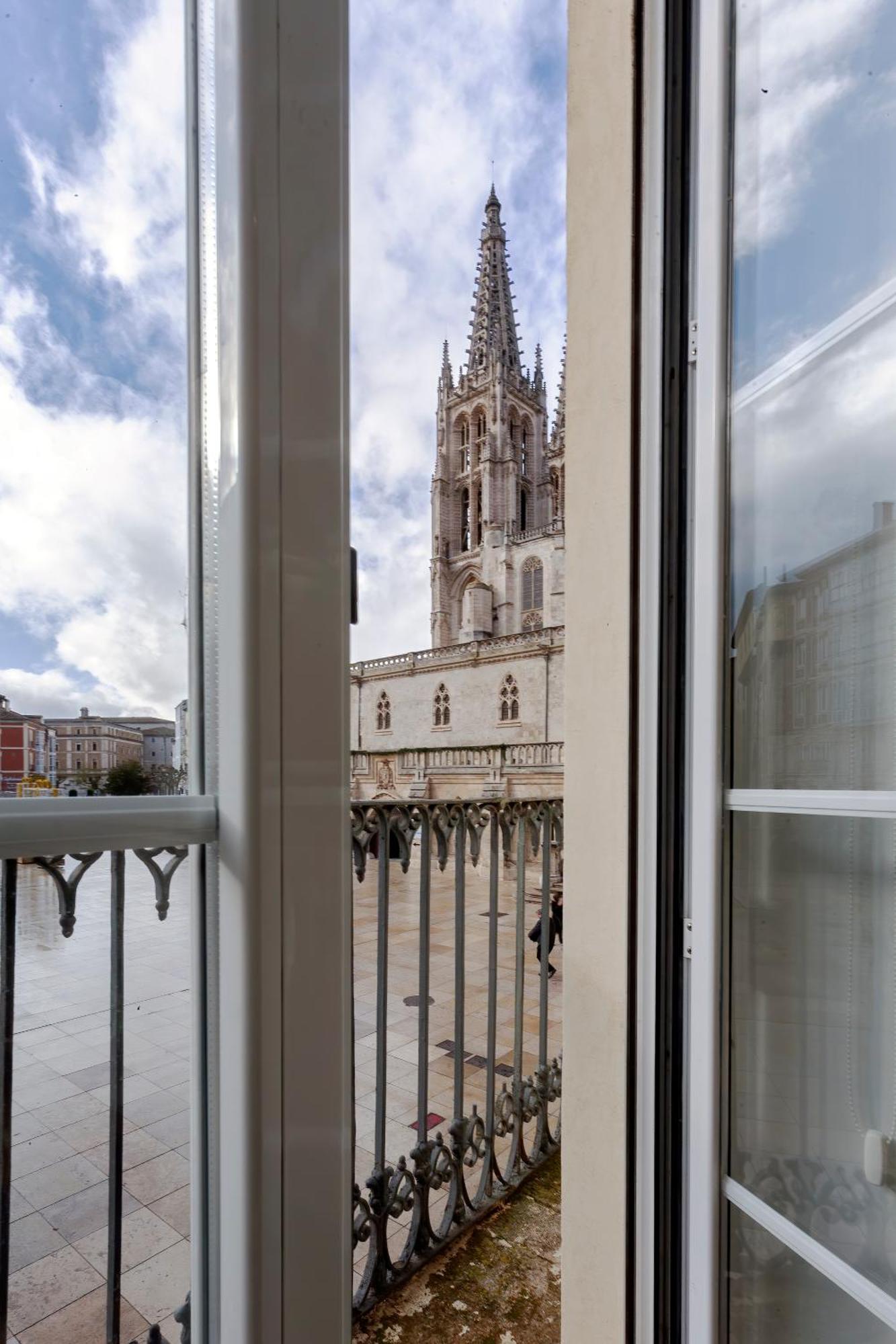 Cinco balcones a la Catedral by Unique Rooms Burgo Exterior foto