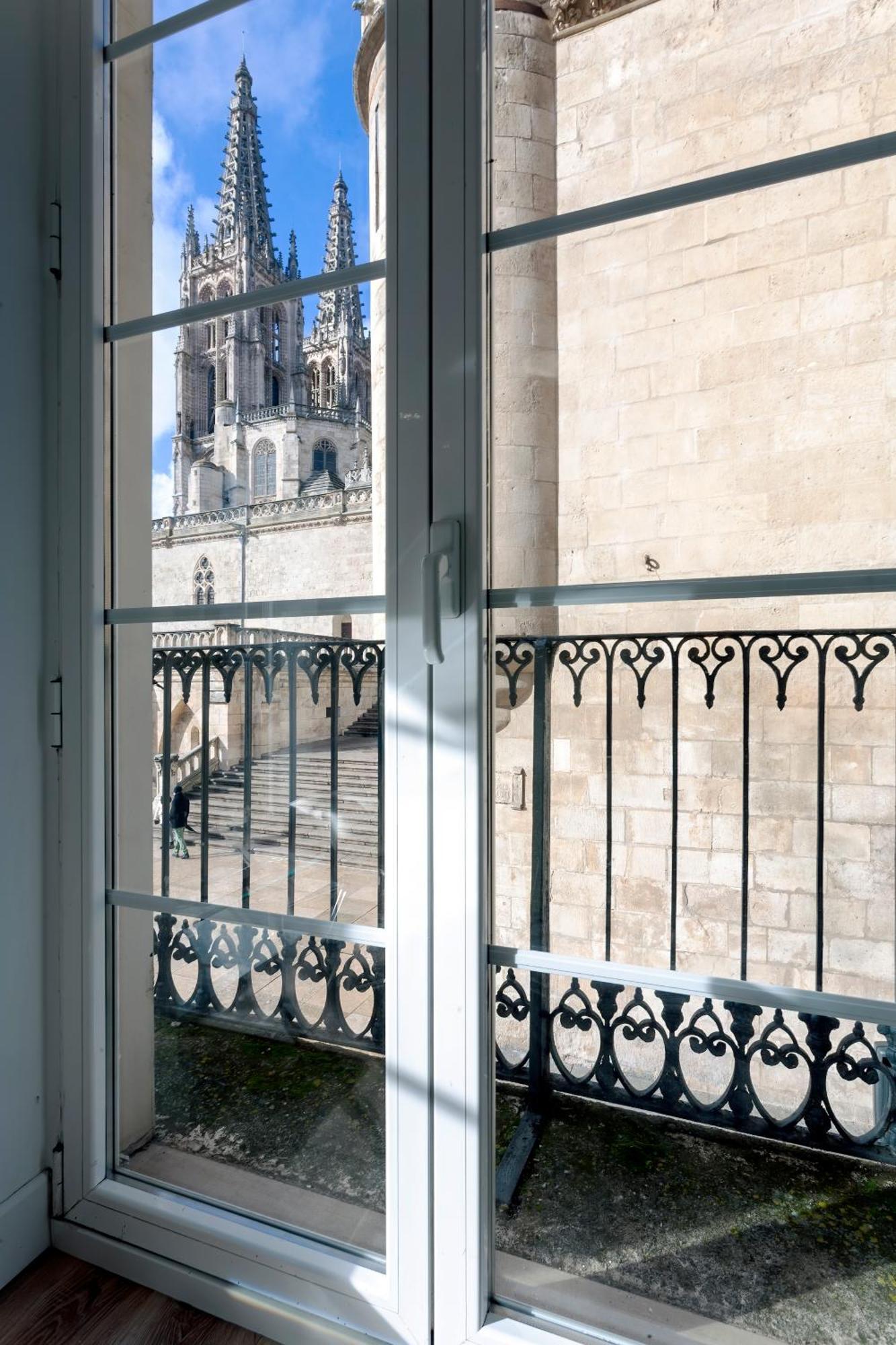 Cinco balcones a la Catedral by Unique Rooms Burgo Exterior foto